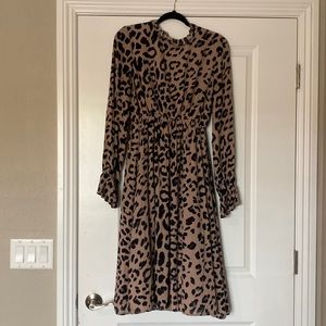 Long sleeve Leopard midi dress